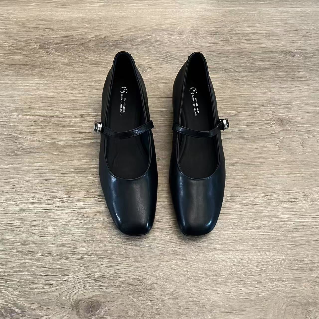 

Sheepskin version of genuine leather Mary Jane shoes women s French retro one-pedal shallow mouth square head flat shoes one word with single shoes 35