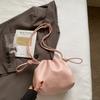 Borsa a Spalla Pieghettata con Coulisse Borsa di Lusso Fashi Pelle Morbida Design di Nicchia Versatile Casual Borsa a Secchiello di Fascia Alta per Donne
