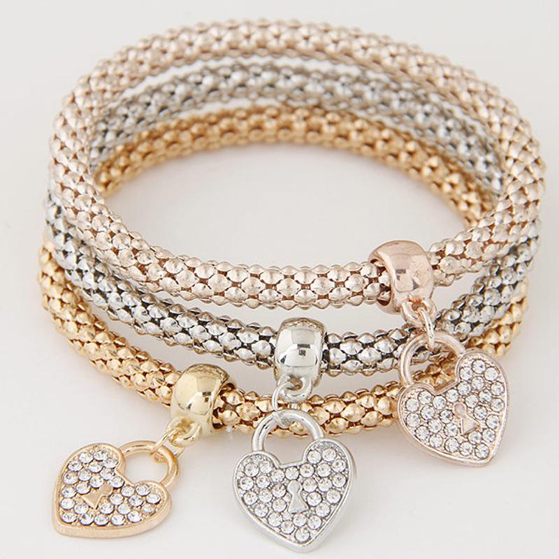 Platform Explosion, European and American Flash Diamond Big Peach Heart, a Variety of Three-color Corn Chain Bracelets, Three-piece Bracelets