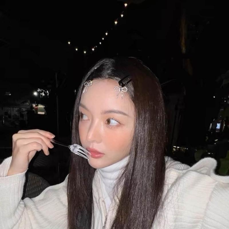 Eleganter silberner Schleifenknoten-Haarclip-Anhänger, unverwechselbarer Haarclip mit einzigartigem Zirkon-Schleifenknoten für modebewusste Personen