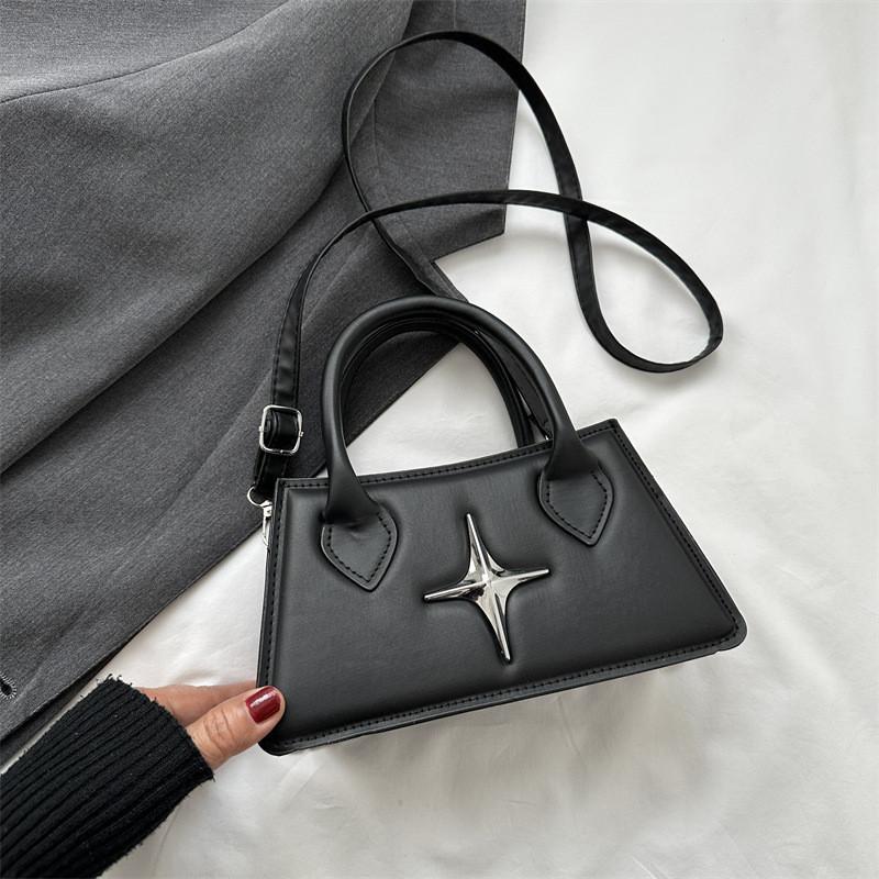 Vintage-inspired Womens Shoulder Bag 2023 New Fall Korean Style Chic Small Square Bag чёрный