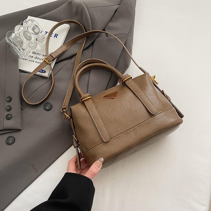 

Зимняя Maillard ретро портативная сумка для боулинга женская 2025 новая модная сумка-подушка универсальная сумка-мессенджер 24*10*15 хаки