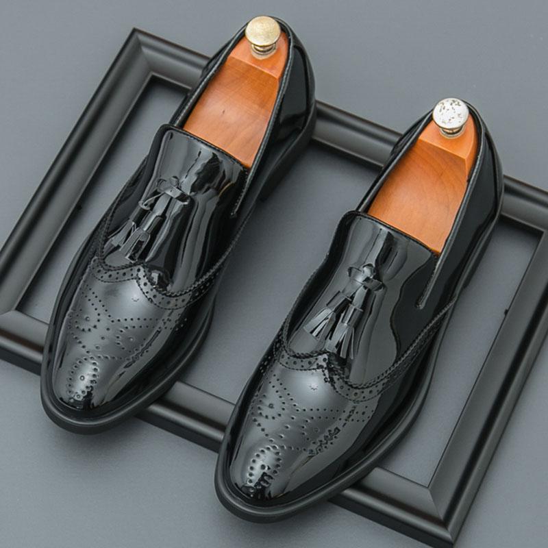 

Трендовые Роскошные Новые Дизайнерские Туфли-Лоферы с Кисточками и Шармами из Золотой Лакированной Кожи для Мужчин Повседневная Формальная Обувь Zapatos Hombre 38