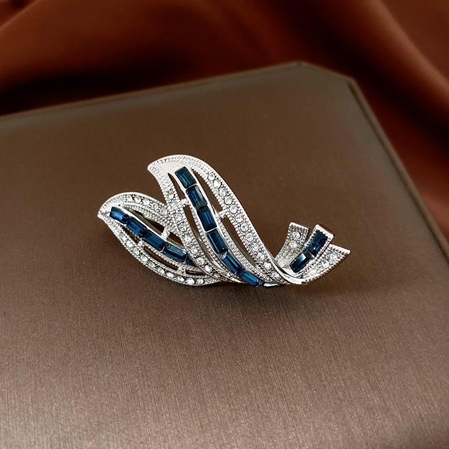 Średniowieczna Vintage Broszka z Kontrastującą Pszczołą Inkrustowana Diamentami Retro Lekki Luksus High-endowa Korsaż Wykwintne Wszechstronne Dodatki Kobiety