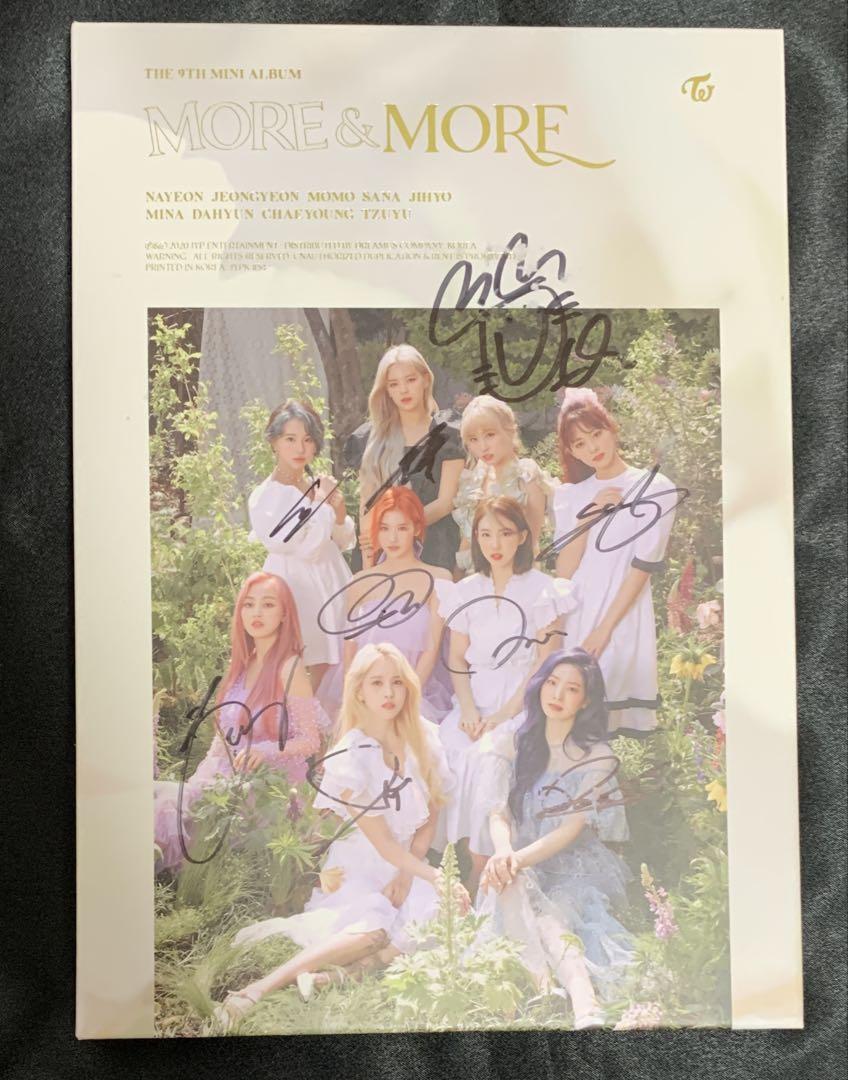 

[USED] Autograph TWICE 9th mini album MORE&MORE