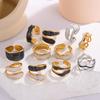 Anello in Acciaio Titanio Placcato Oro - Elegante Stile Ins da Donna con Sensazione di Alta Gamma e Design Semplice, Influenza Europea e Americana.