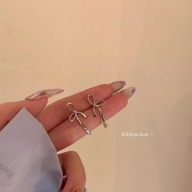 Elegante hochwertige Zirkonia-Ohrringe mit 925er Silberstiften - Damen-Leichtluxusschmuck für Frühling und Sommer