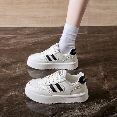 2025 printemps petites chaussures blanches nouvelle version coréenne ins étudiantes plateforme rehausse chaussures de sport chaussures de skate chaussures décontractées femme G7701