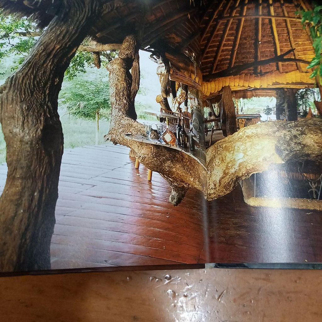 [USED] "Safari style" Foreign books Interior