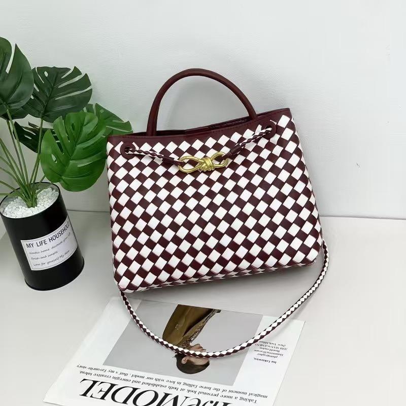 

Фурнитура с пряжкой-бабочкой, портативная женская сумка, высококлассная новая женская сумка, джинсовая сумка через плечо в стиле ретро с цветовой блокировкой 25 * 10 * 20CM (no words)