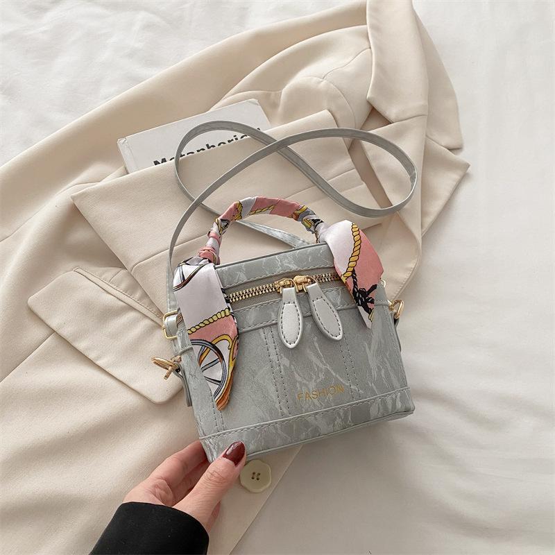 2025 New Model, Portable Box Bag, Women's Retro Fashion Bucket Bag, High-end Sense Niche Versatile Messenger