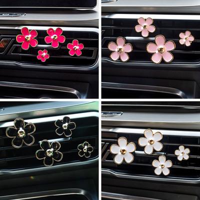 4Pcs/Set Car Outlet Vent Perfume Clips Car Air Freshener Conditioning Aromatherapy Small Daisy Interior Decoration