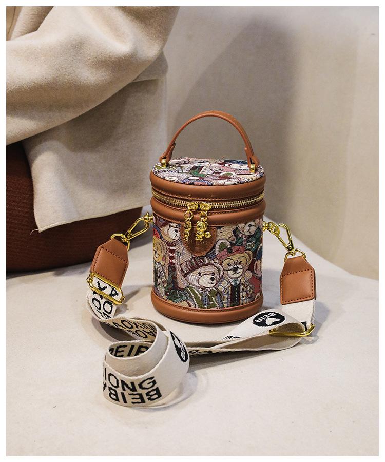 Cartoon Bear Women's Crossbody Phone Bag - Versatile Single Shoulder Design