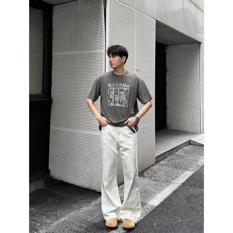The new model shows the length and height of the legs, lifts the gear, drapes, straight and slightly elongated pants, white high street retro jeans, m