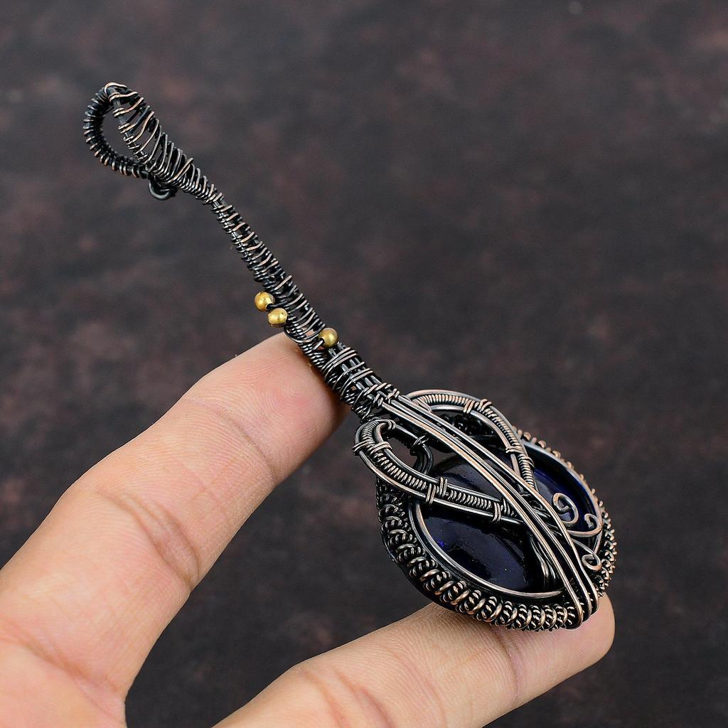 Pingente de labradorita de fogo azul com fio de cobre envolto em pedra preciosa, joia de guitarra feita à mão, pingente de instrumento musical, joia de cobre para presente