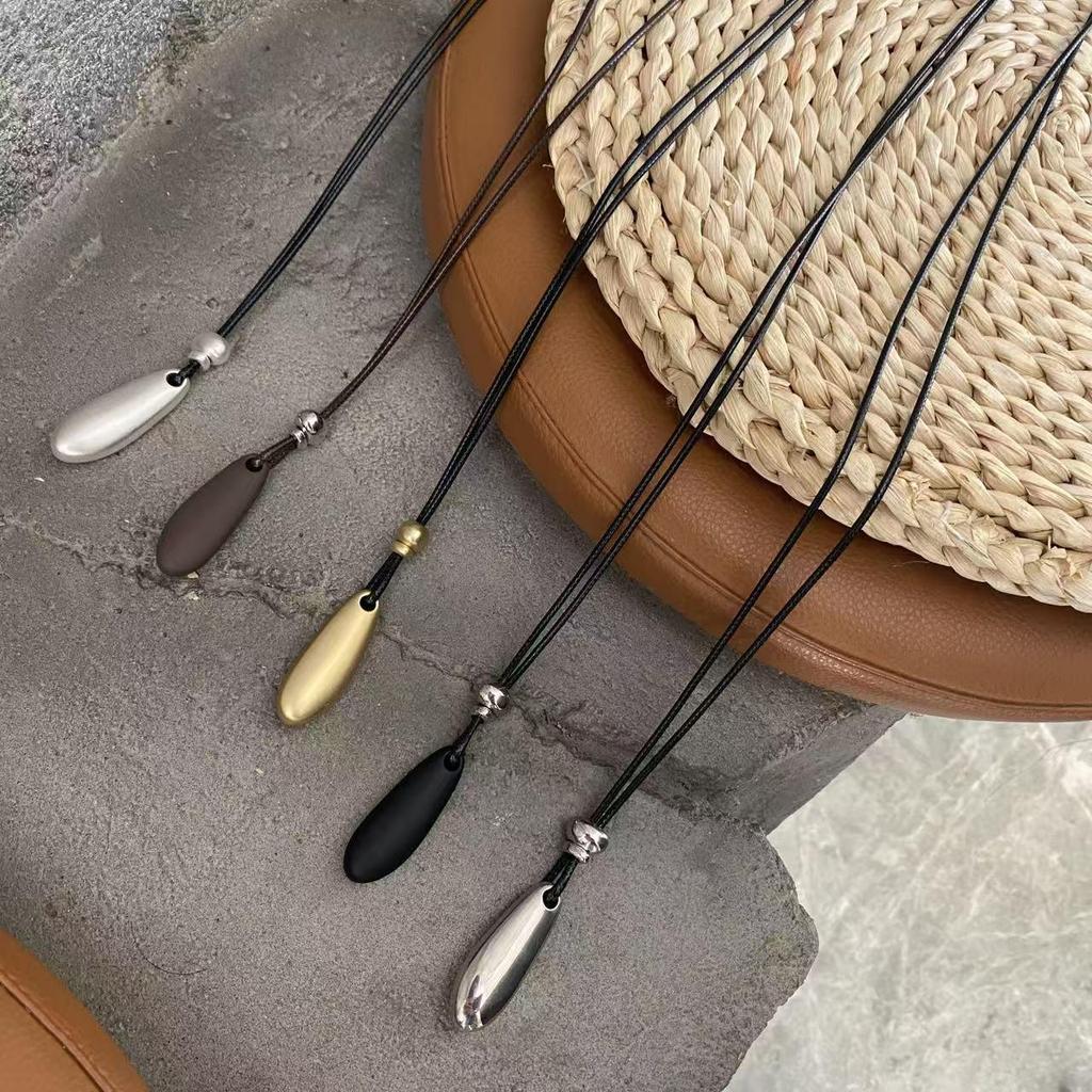 Luxury Minimalist Water Drop Pendant Necklace for Women - Versatile Fashion Clavicle Chain