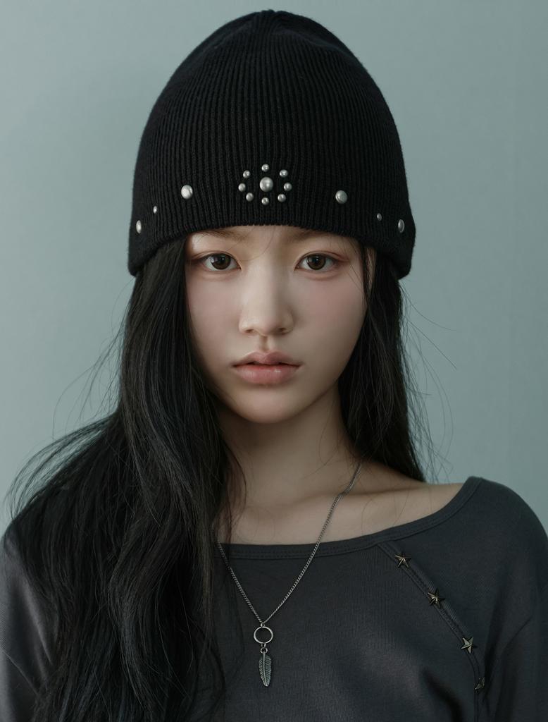 Lupeu Mini Silver Studded Beanie Black