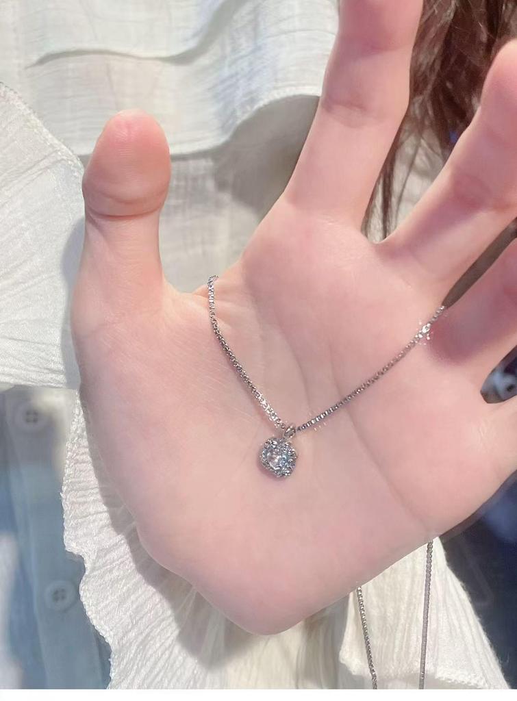 Nickel Silver-Plated Gold Sugar Cube Pendant Necklace for Women: Elegant, Simple, Versatile Luxury.