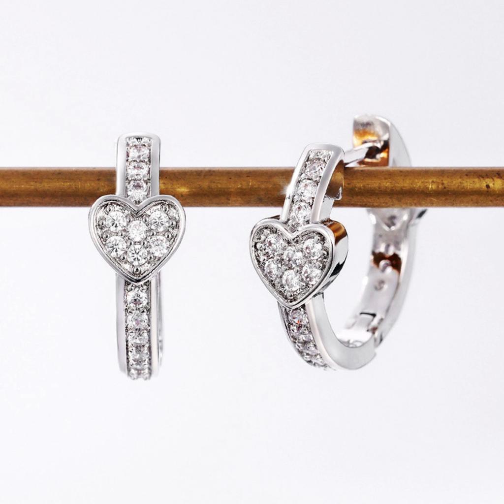 Sparkling Heart Charm Huggie Hoop Earrings for Women Elegant Silver Tone C Shaped Earrings Fashion Daily Party Jewelry