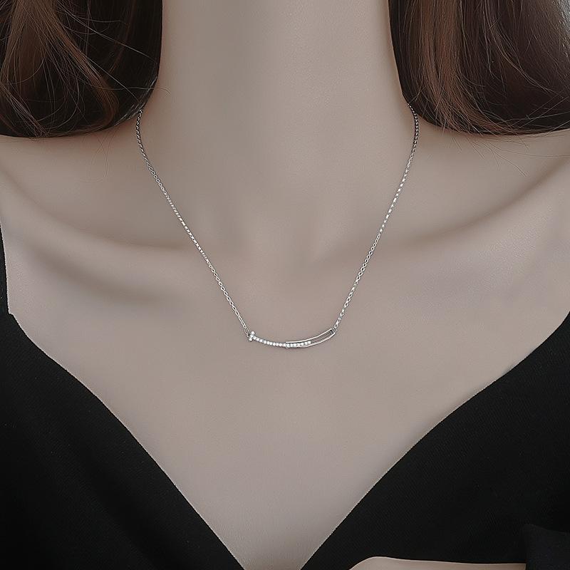 1 Pcs Women Cool Style Smiling Copper and Zirconia Pendant with Stainless Steel Chain Combination of Versatile Jewelry