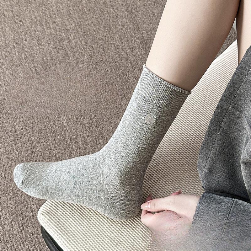 White Socks, Solid-colored Cotton Socks for Women, Mid-calf Socks for Women In Autumn and Winter, Heart-shaped Embroidered Rolled-up Socks