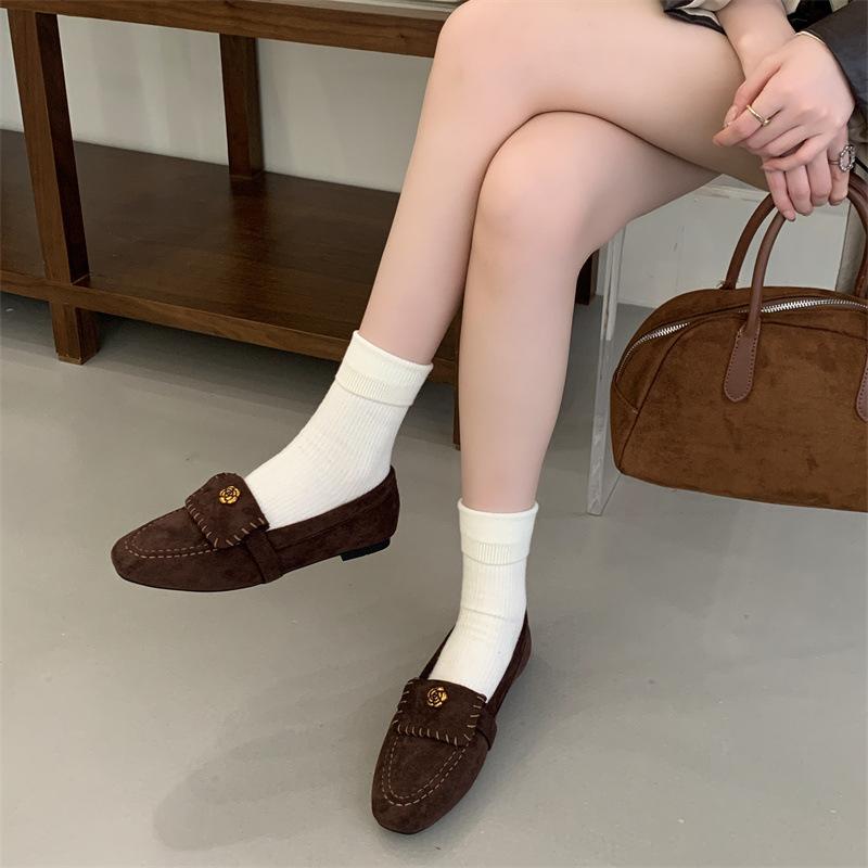 2025 Herbst neue Retro-Kamelie One-Pedal Loafer Damen Old Money Wind Weichsohlen Doudou Schuhe Flache Einzelne Schuhe