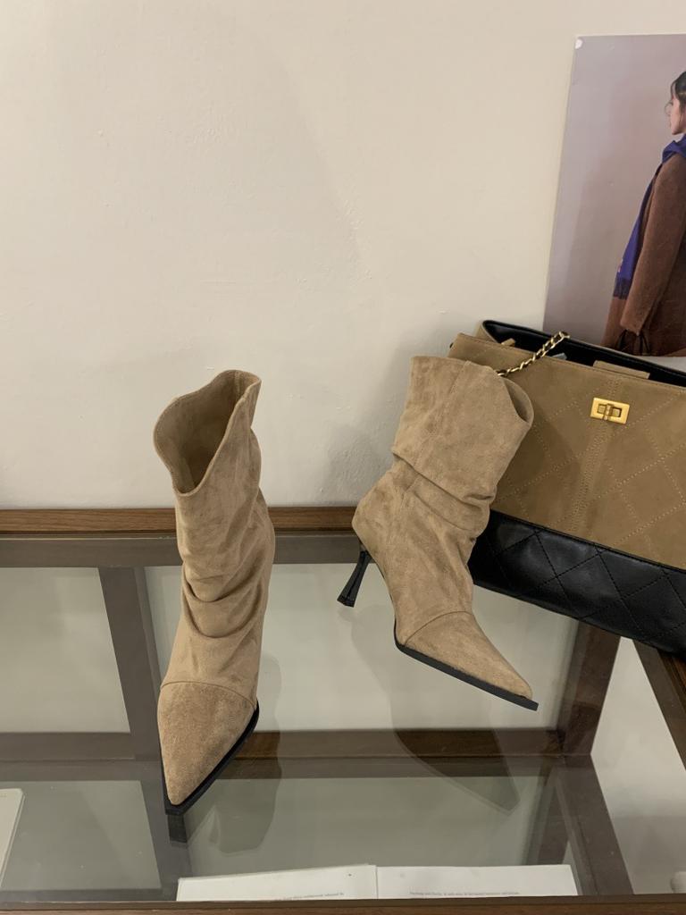 Korean Version of Retro Pointed-toed Fine-heeled Pleated Piled Boots for Women's 2025 Autumn and Winter New Temperament Versatile Commuter Mid-tub