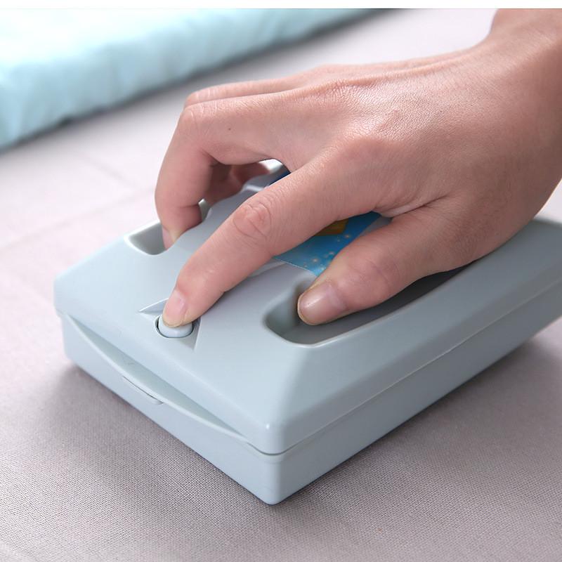 Household Dust Remover Brush With Cover Plastic Bed Sofa Carpet Cleaner For Furniture And Floor