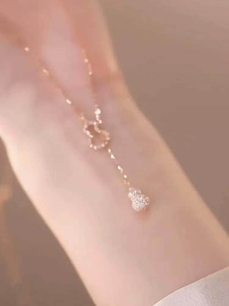 Elegant Gold-Plated Double Gourd Tassel Necklace for Women – Sparkly Clavicle Chain with Fu Lu Pendant
