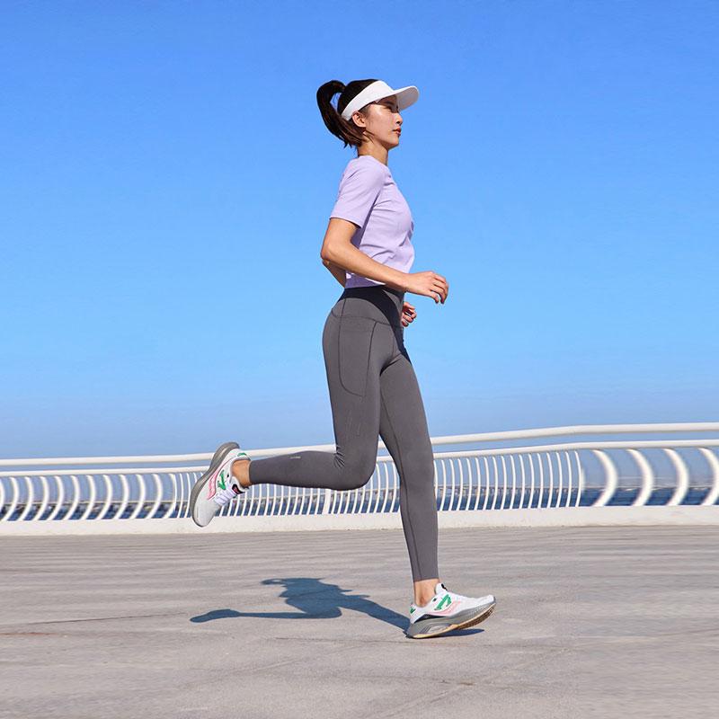 Saucony Logo Print Round Neck Short Sleeve T-Shirt Women T-Shirts Light-Purple SC1239078-3