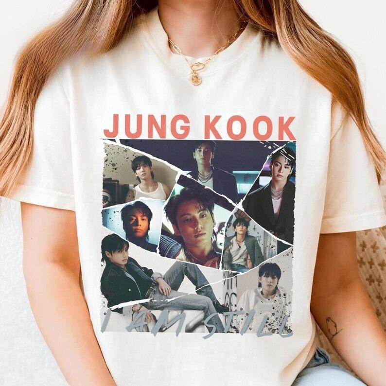 

Летняя модная футболка 2026 BTS Футболка Чонгука Kpop Идол Футболка Винтажный Стиль Футболка для Фанатов, Мерч Чонгука Подарок для ARMY, Kpop Фан Идол Концерт Музыкальная Футболка 4XL