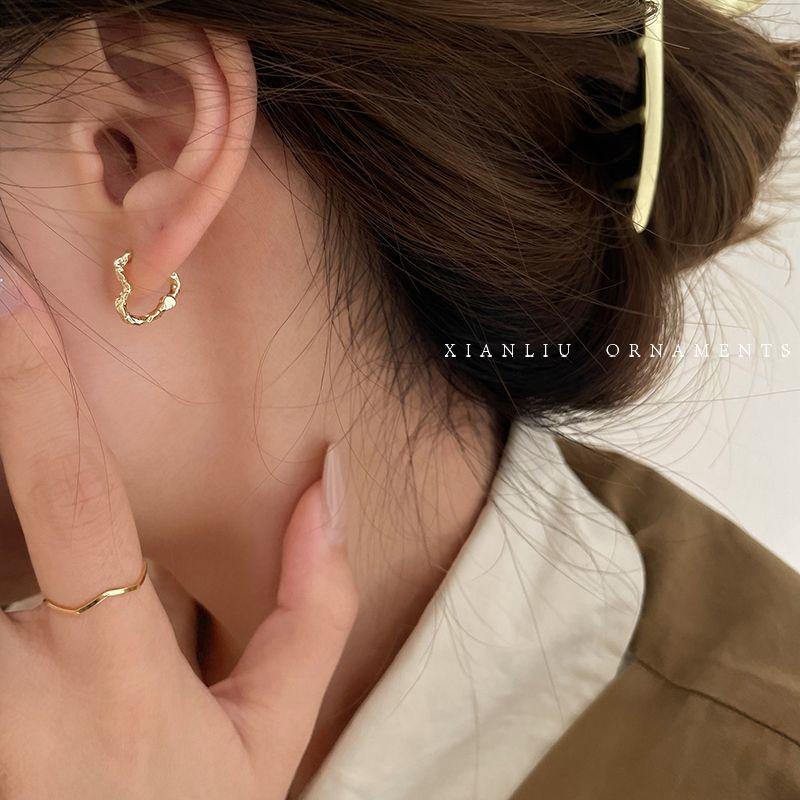 

Niche Style Metal Heart Stylish Best Selling Female Earrings Gold