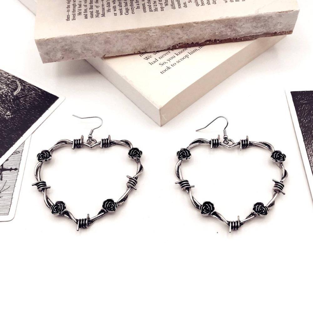 Vintage Personality Barbed Wire Heart Pendant Necklace for Women Punk Metal Black Thorny Rose Choker Chain Y2K Jewelry Goth Gift