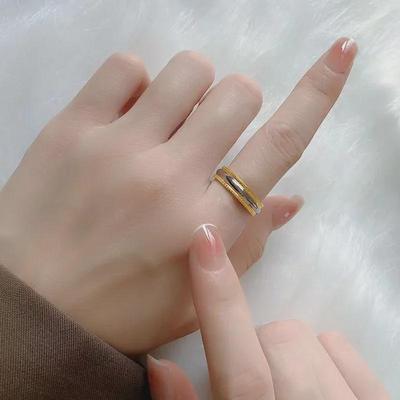 Stilvoller Paarring aus 18 Karat Gold und Edelstahl – schlichtes und modisches Design
