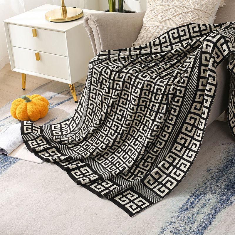 Nordic Style Knitted Wool Sofa & Bed Blanket – Cozy, Simple Design for Living Room or Air Conditioning Use