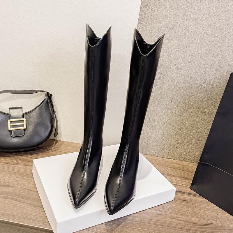 Spetsiga men knähöga stövlar med medelhög klack 2024 nya retro v-formad öppning tjock klack höga stövlar bakre dragkedja läderstövlar