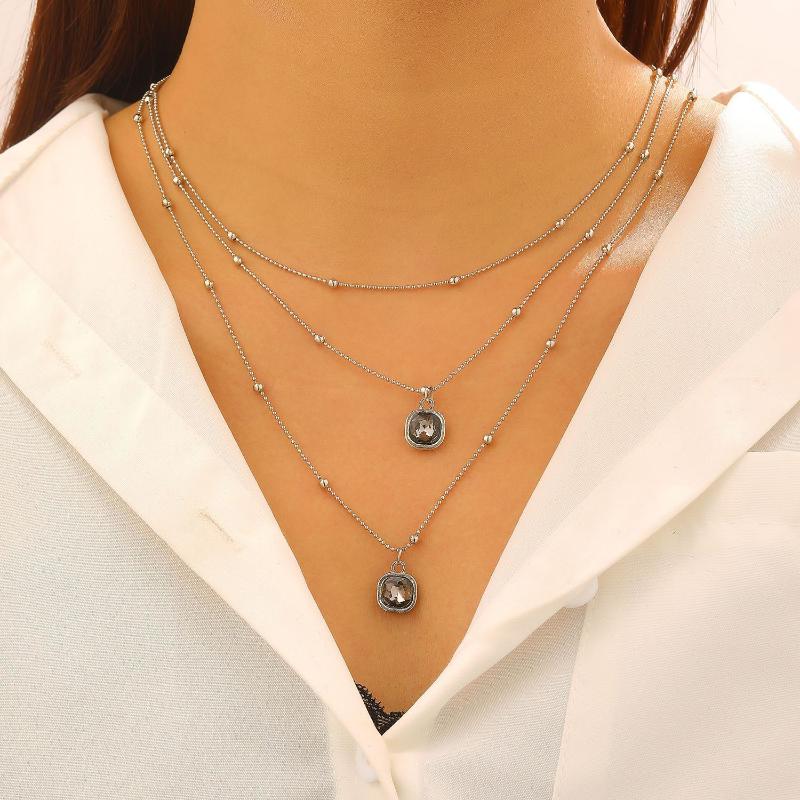 

Fashionable Square Black Diamond Necklace Set Simple Geometric Inlay Splice Earrings Bracelet Necklace Jewelry Accessories Gifts A9