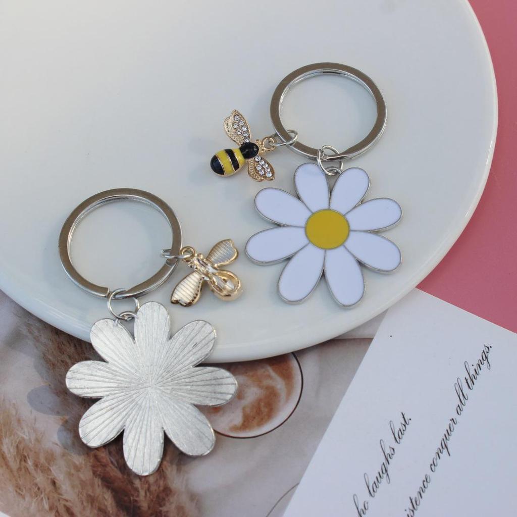 Daisy Bee Stainless Steel Keychain Pendant - Flower Car Key Decoration