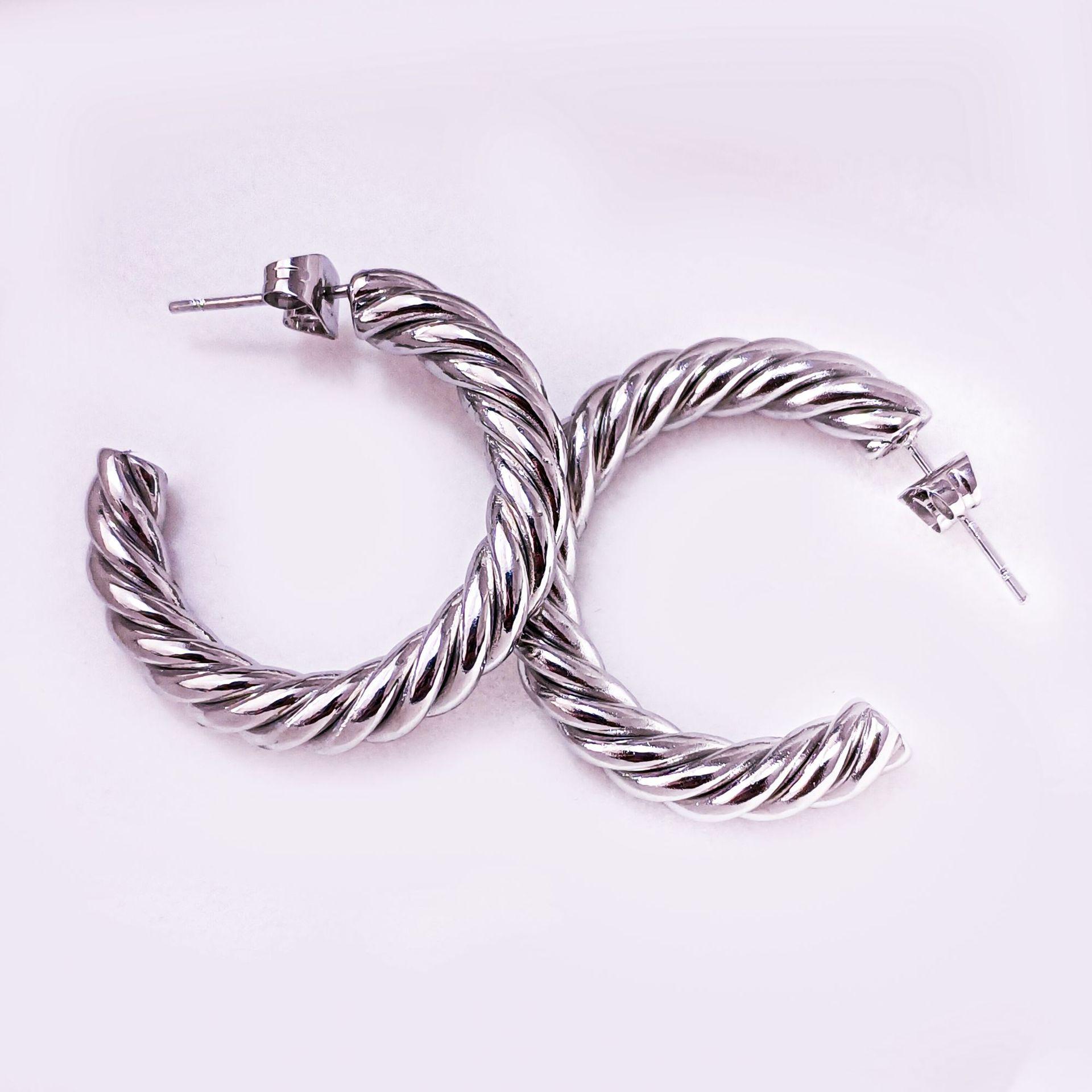 

Retro Woven C-Hoop Titanium Steel Earrings