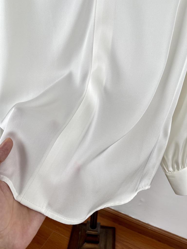 Women's Elegant V-neck Silk Pullover Shirt, Long Sleeve, Loose Fit, Slimming, Mulberry Silk, Perfect for Spring/Summer Commuting.