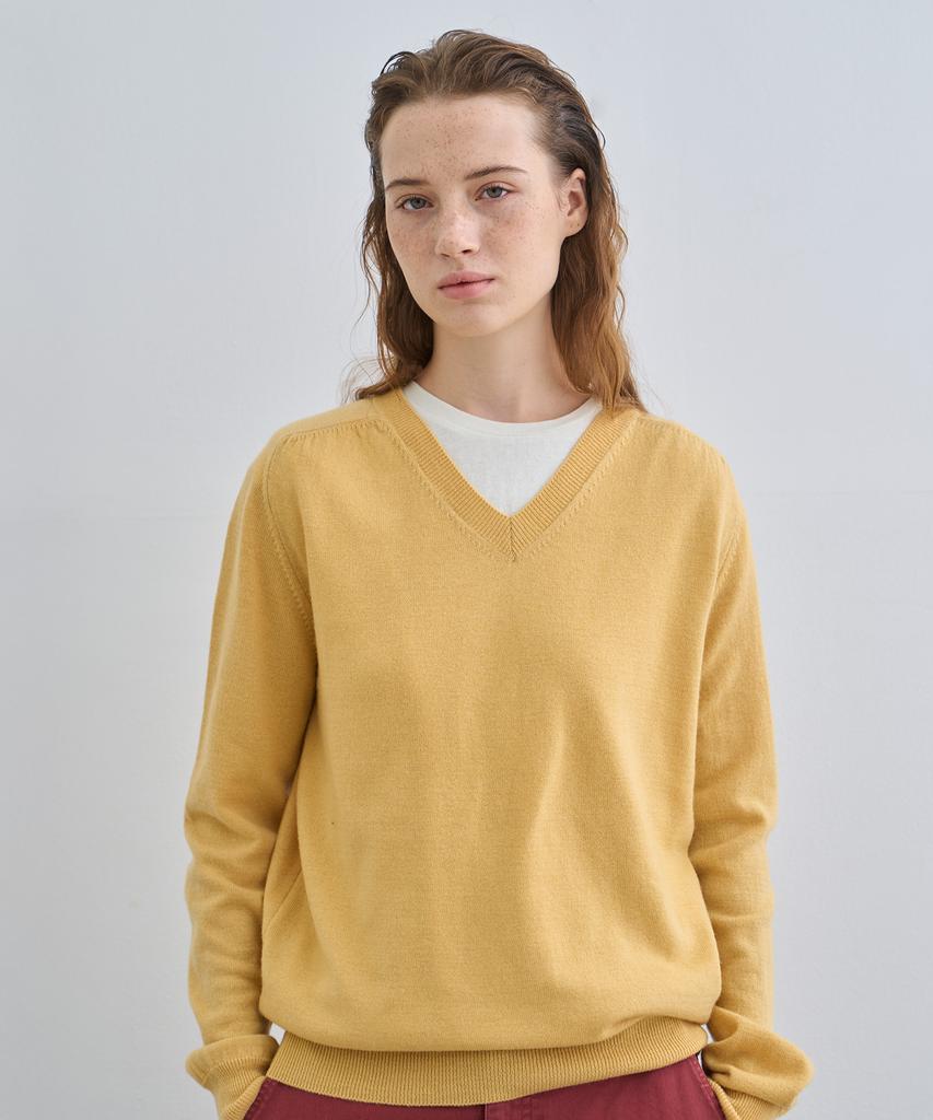 JEONGGAM STUDIOS Soft V-Neck Knit_2 Color