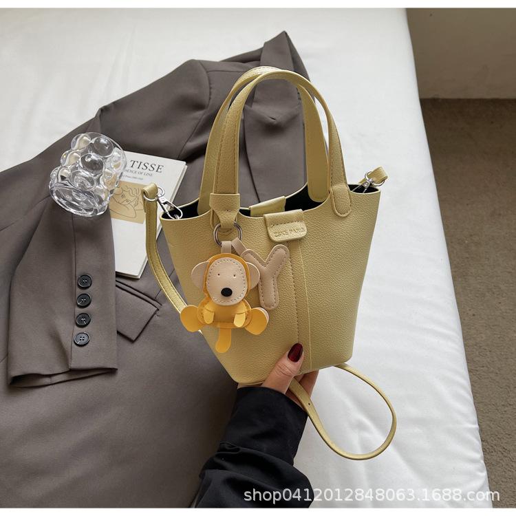 Litchi Pattern Foreign Gas Bucket Bag 2025 New Popular Handbag High-end Shoulder Bag Fashionable Commuter Messenger Bag