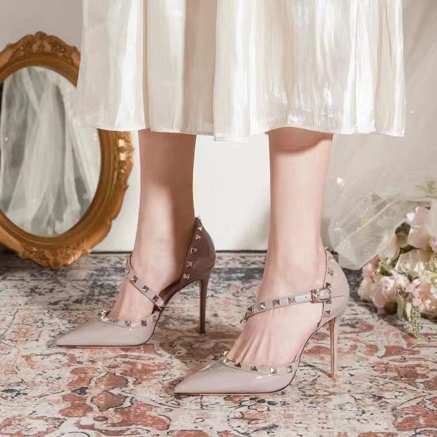 Sexy high heels women's new royal sister style versatile temperament matching skirt patent leather rivets word with thin heel sandals