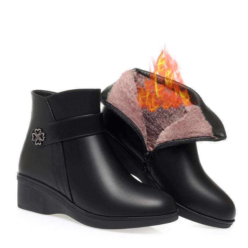Slope heel mother shoes autumn and winter boots, new soft leather soft-soled short boots velvet leather shoes    and elderly women's cotton shoes