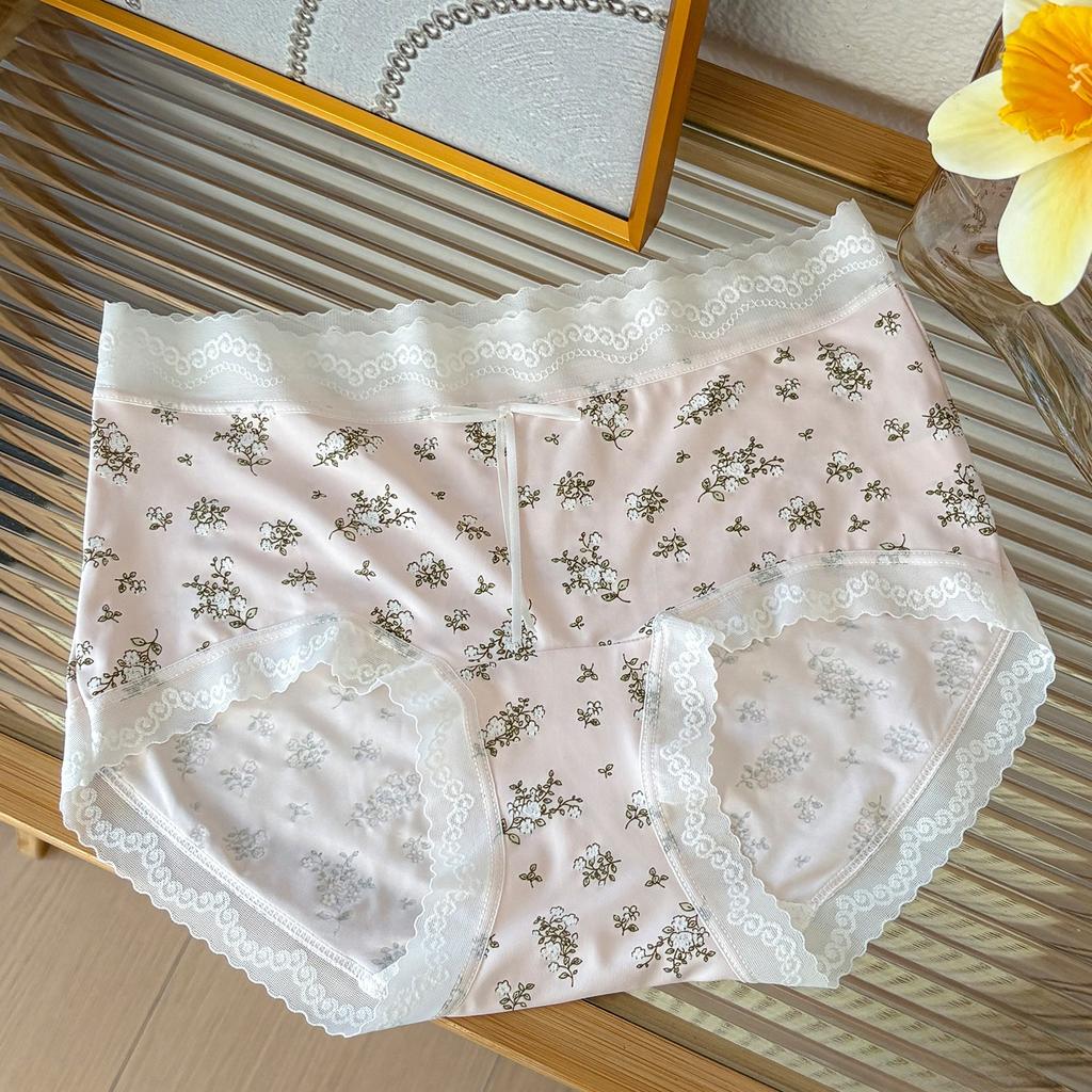 Ladies Summer New Style Sweet Floral Lace Edge Extended File Breathable Middle Waist Triangle Briefs