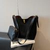 Large Capacity Commuter Tote Bag Winter New Fashionable Versatile Shoulder Bag Women's Bucket Bag