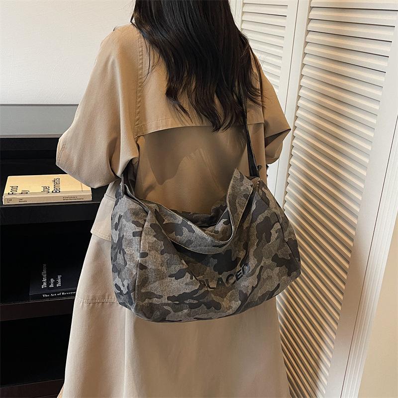 Lässige Ausflugs-Umhängetasche mit großem Fassungsvermögen, Herbst und Winter neu, Sport-Fitness-Tasche 2025 Herren- und Damen-Reisetasche