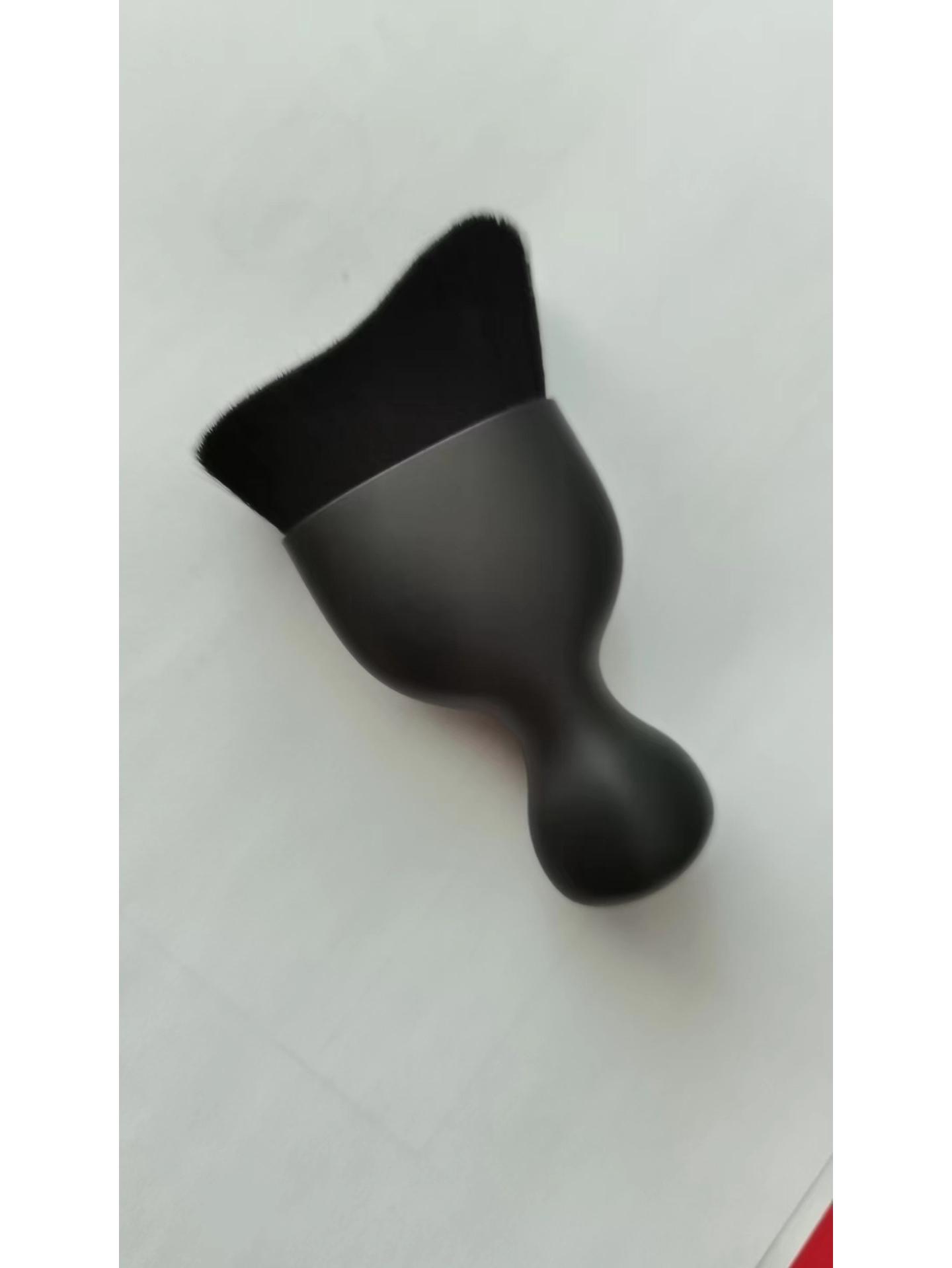 

Multifunctional Makeup Brush: Beauty Tool, Car Dust Removal, Curved Wave-Shape, Foundation Applicator