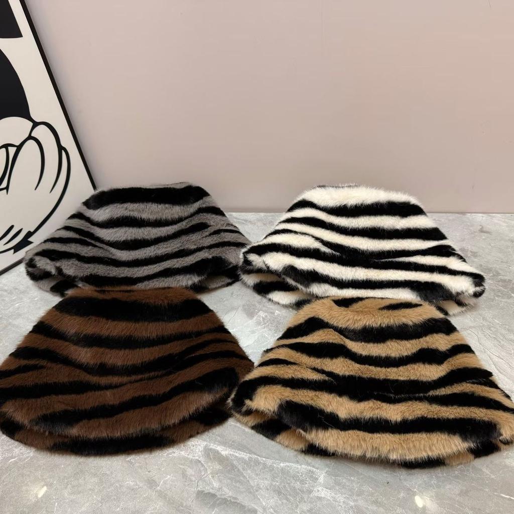 Women's Hat Trendy Zebra Print Plush Retro Bucket Hat - Autumn Winter Thickened Warm Hat for Women - Fashionable and Versatile Bucket Hat