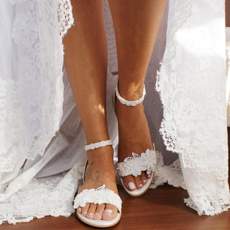 

Новые женские летние белые свадебные туфли на плоской подошве, сексуальные сандалии, трехмерный декор, большой размер, свадебные туфли с жемчугом для женщин 43 белый